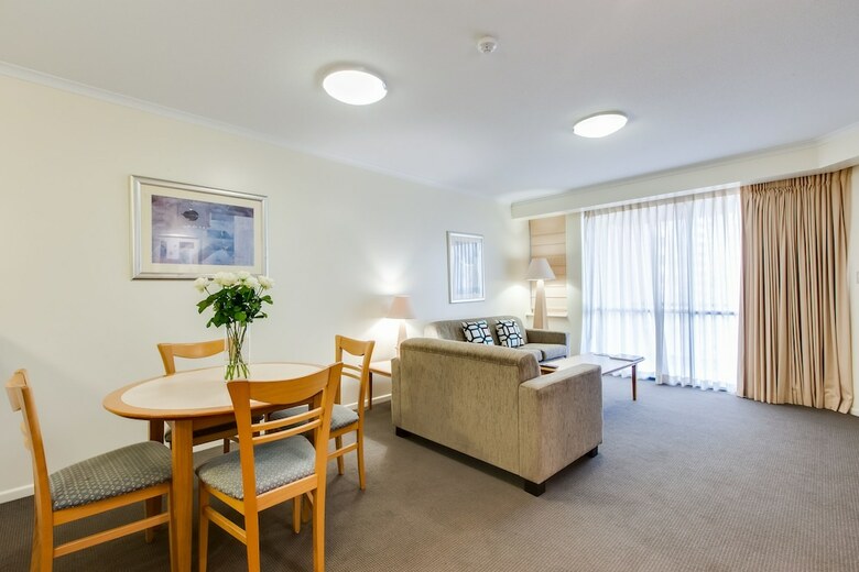Central Dockside Apartment Hotel