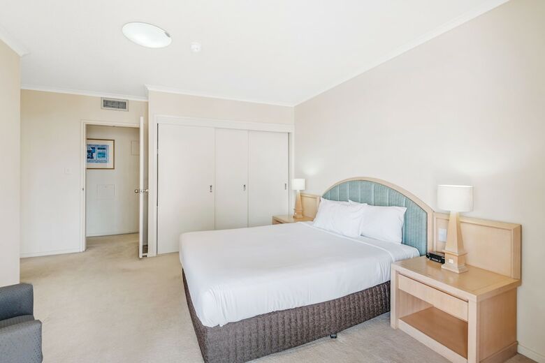 Central Dockside Apartment Hotel