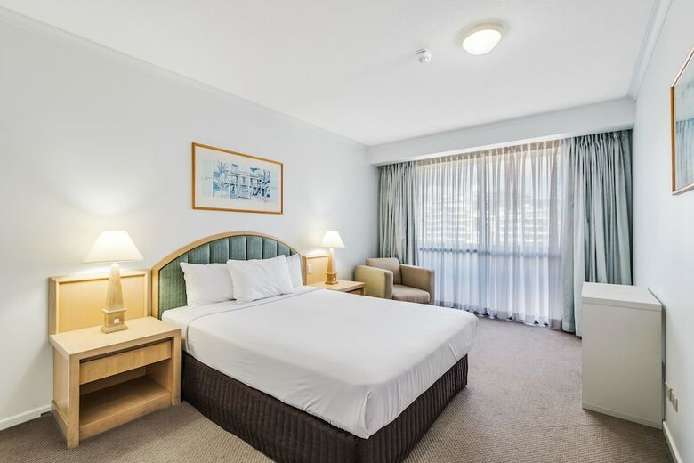 Central Dockside Apartment Hotel