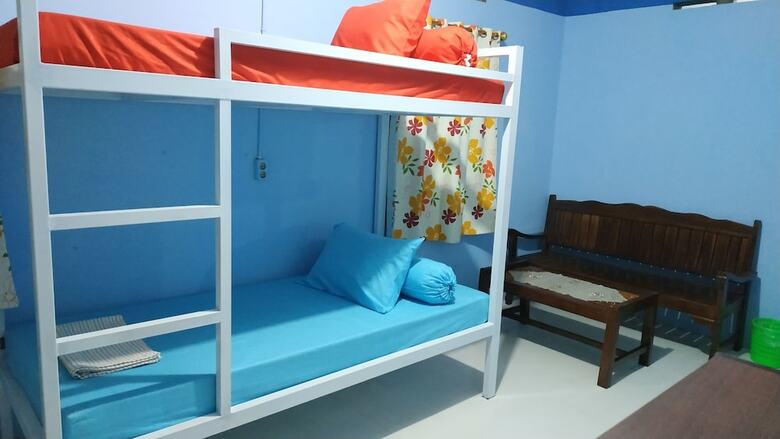 Hostal Genthong Homestay - Hostel
