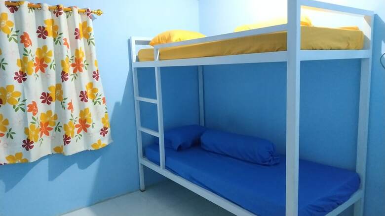 Hostal Genthong Homestay - Hostel
