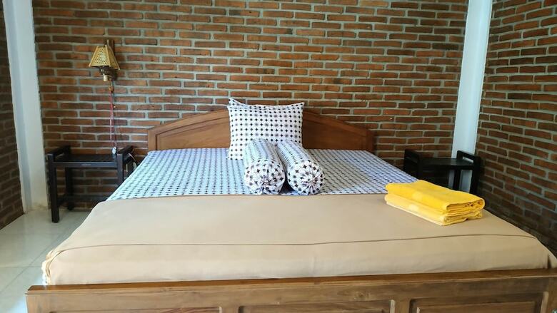 Hostal Genthong Homestay - Hostel