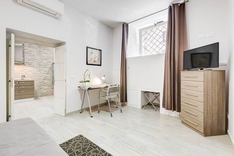 New Apartment In Front Of Ara Pacis