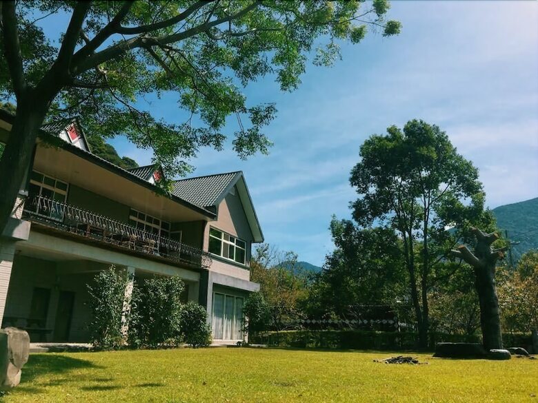 Bed & Breakfast Dumas Homestay