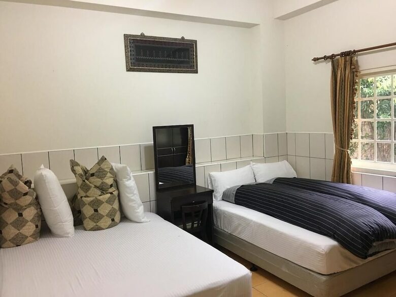 Bed & Breakfast Dumas Homestay