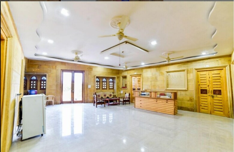 Hotel Thakur Ji Palace