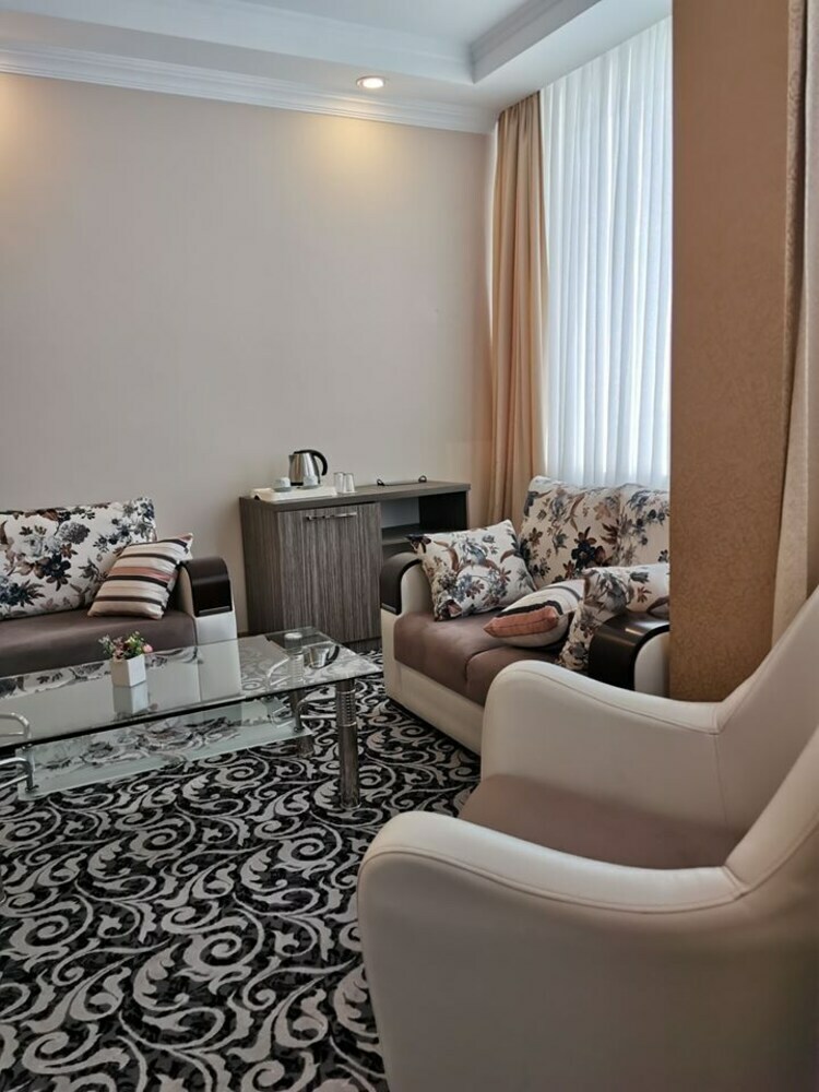 Grand Georgian Palace Hotel