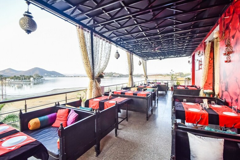 Fabhotel Everest International