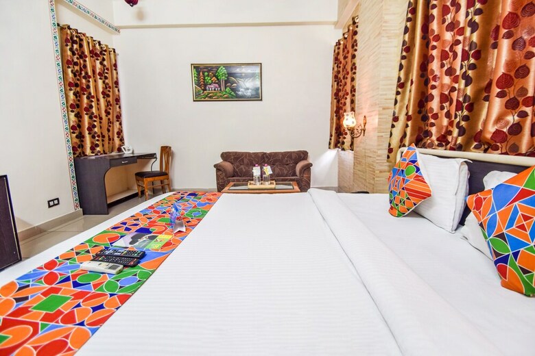 Fabhotel Everest International
