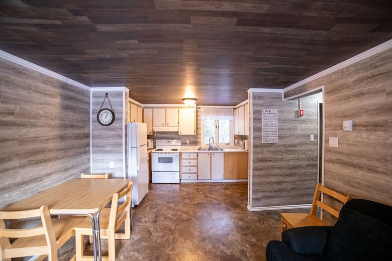 Hotel Castaways Cottages