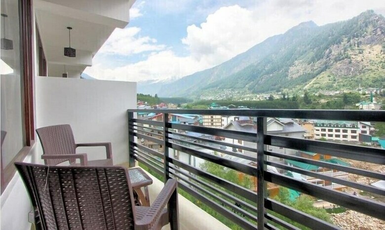 Apple Bud Cottages And Hotels