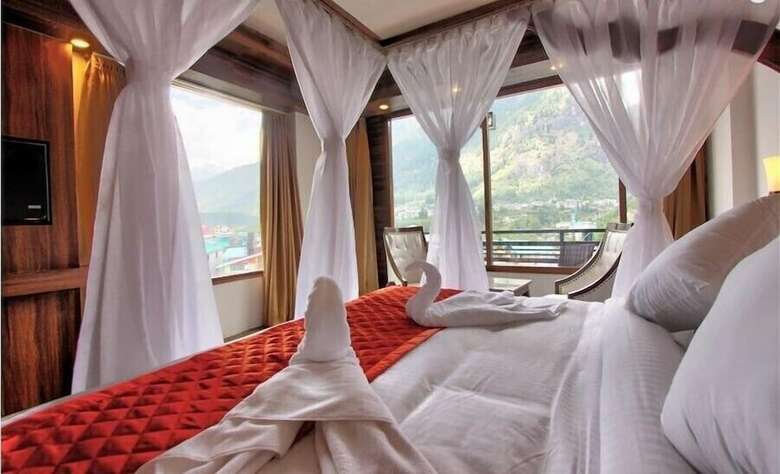 Apple Bud Cottages And Hotels