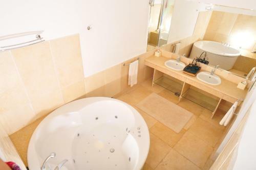 Carlton Luxury Apartments