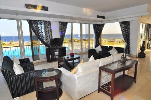 Carlton Luxury Apartments