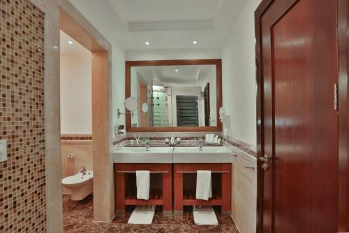Royal Savoy Hotel And Villas