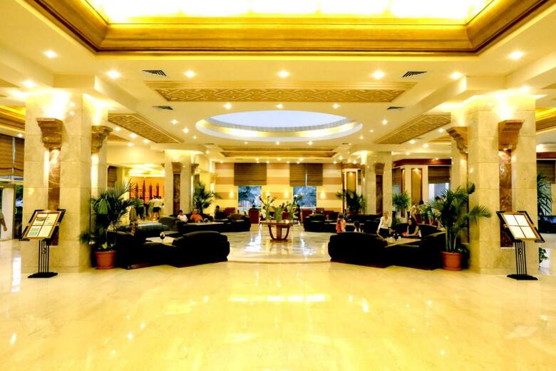 Hotel Rehana Royal Beach Resort & Spa