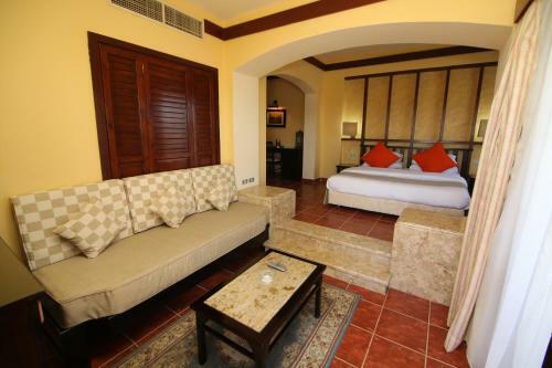 Tamra Beach Hotel
