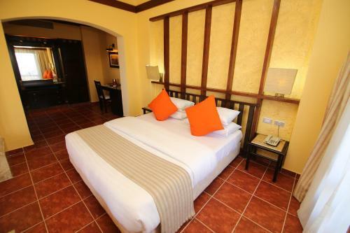 Tamra Beach Hotel