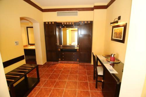 Tamra Beach Hotel