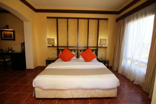 Tamra Beach Hotel