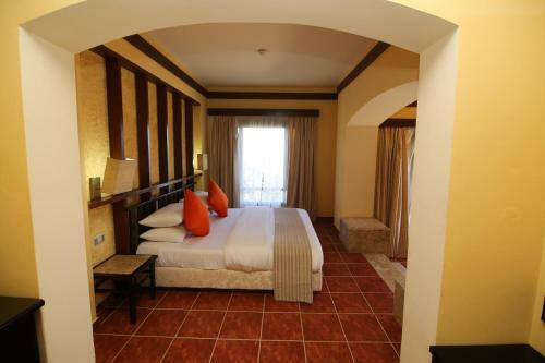 Tamra Beach Hotel