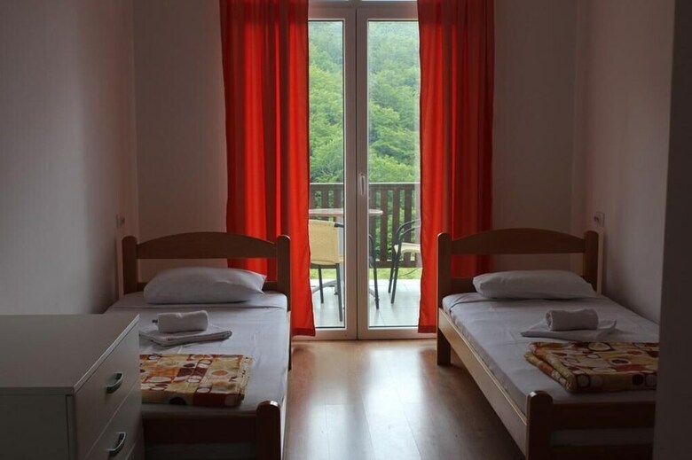Hostal Vrbanj Crocus Hills