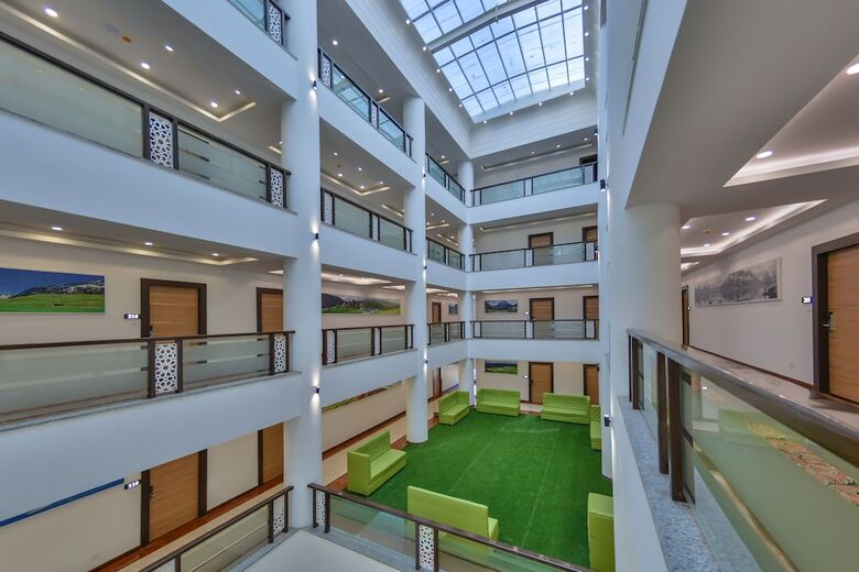 Hotel Golden Tulip Kashmir