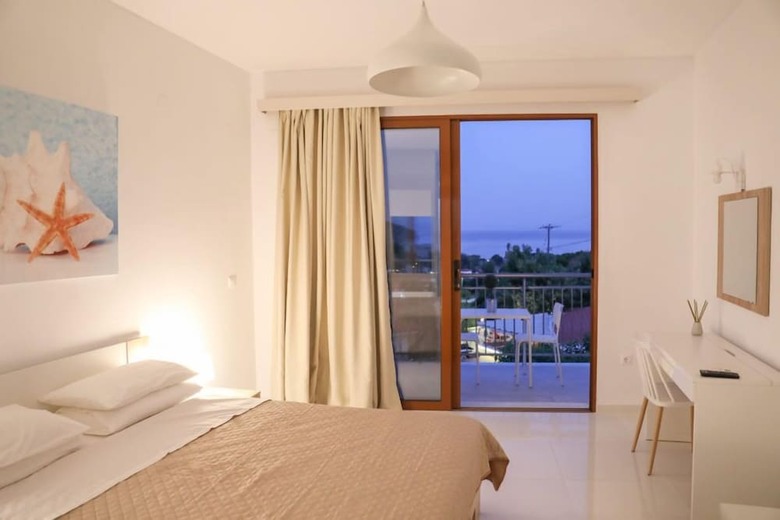 Aparthotel Zorbas Family House