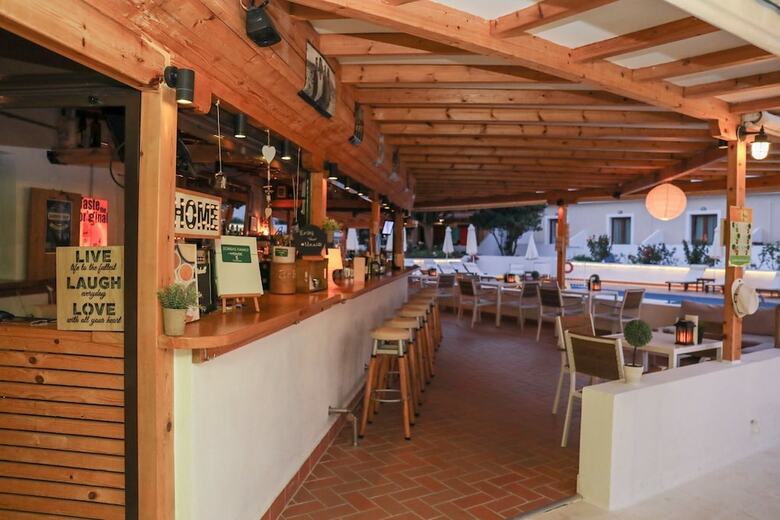 Aparthotel Zorbas Family House