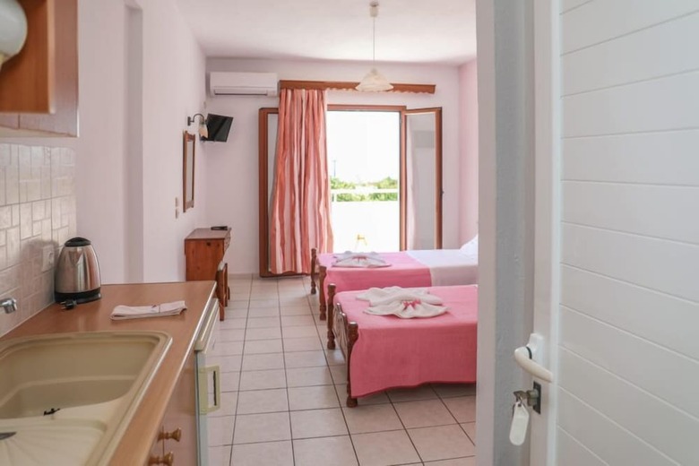 Aparthotel Zorbas Family House