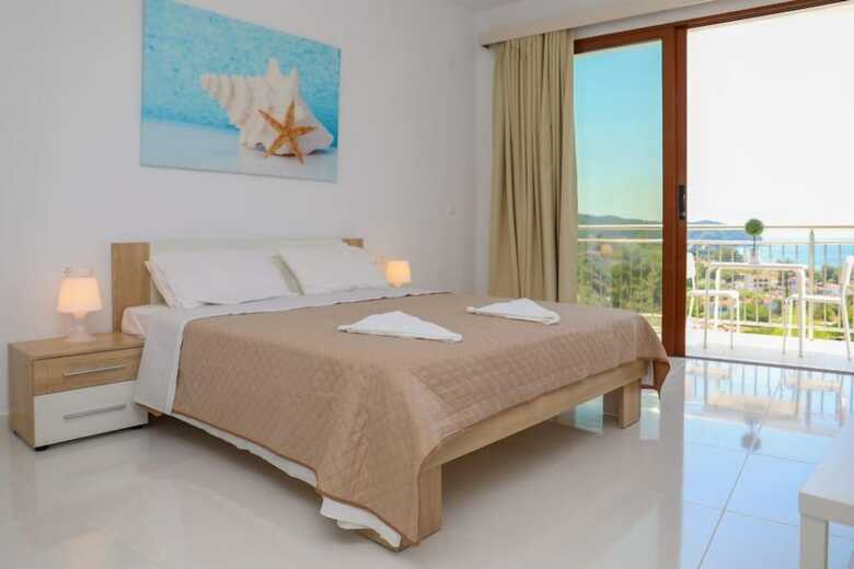 Aparthotel Zorbas Family House