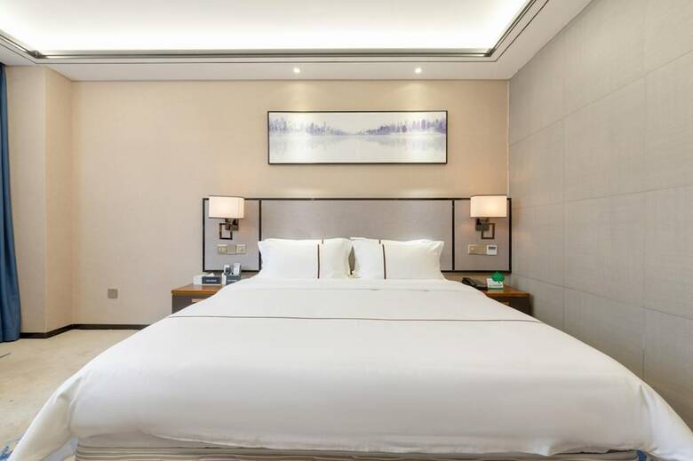 Urba Hotel Baoan Central Area