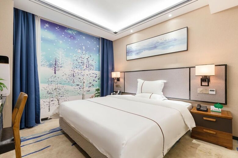 Urba Hotel Baoan Central Area