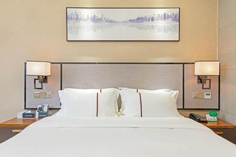 Urba Hotel Baoan Central Area