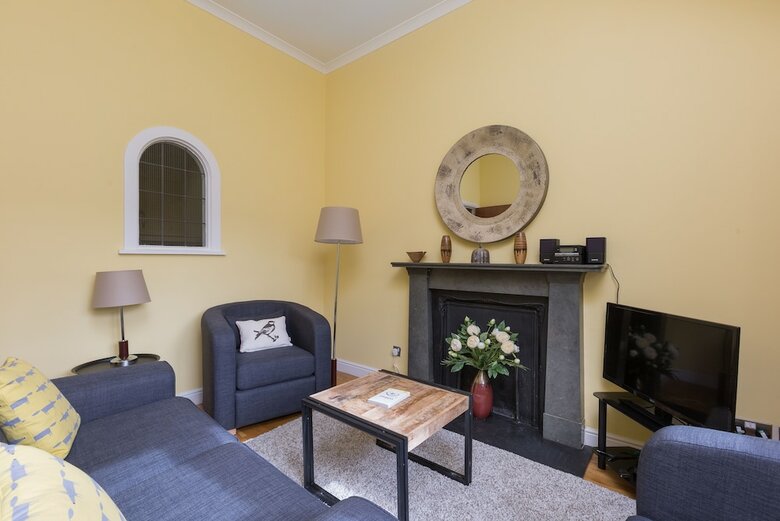 393 Old Tolbooth Wynd Apartment 3