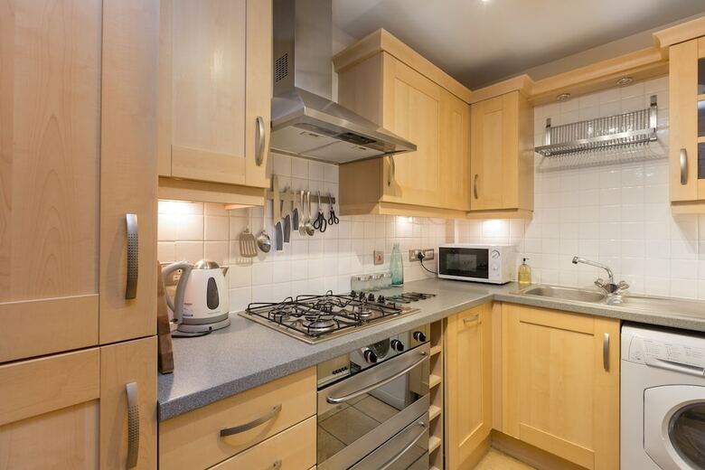 393 Old Tolbooth Wynd Apartment 3