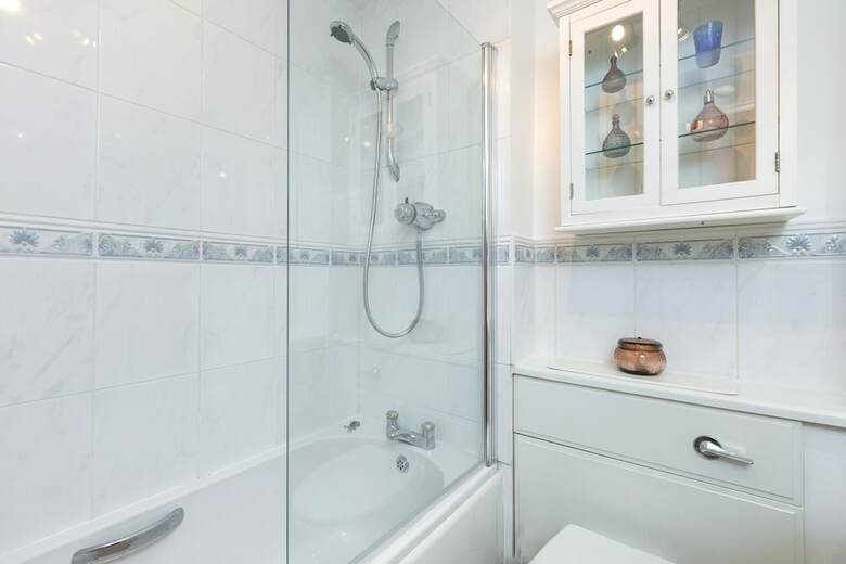 393 Old Tolbooth Wynd Apartment 3