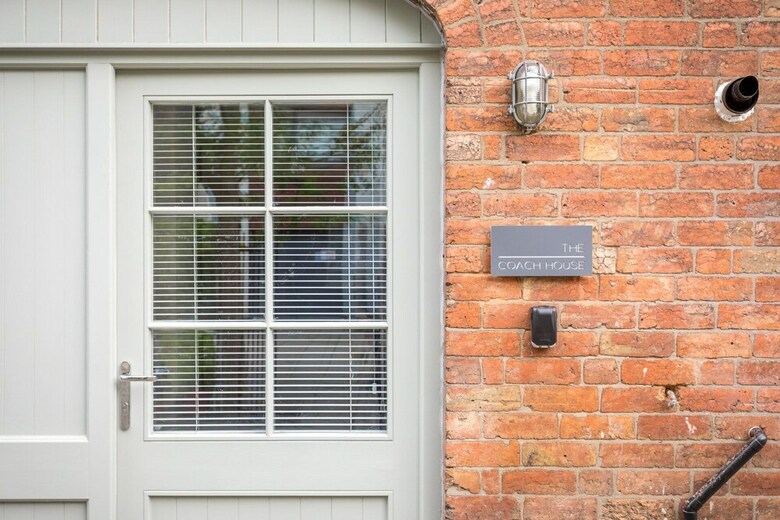Apartamentos Oxford Passage Coach House
