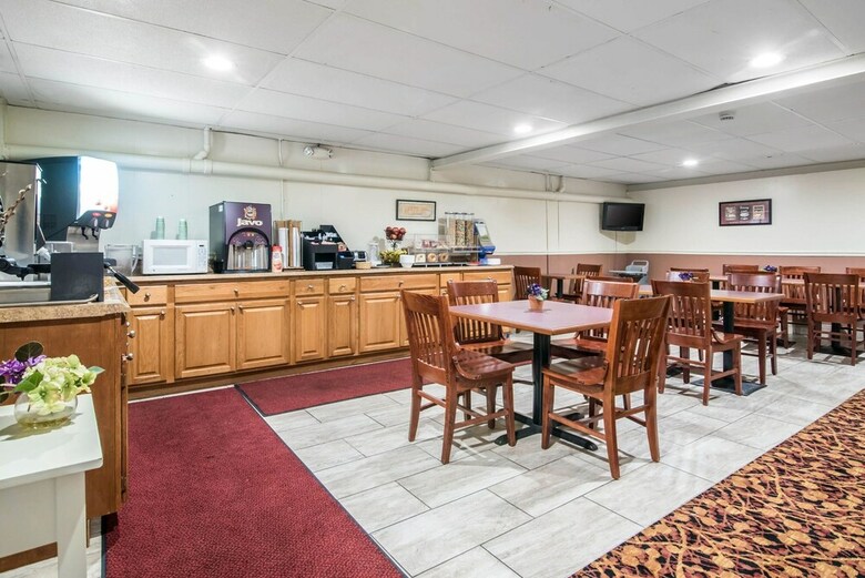 Motel Econo Lodge Inn & Suites