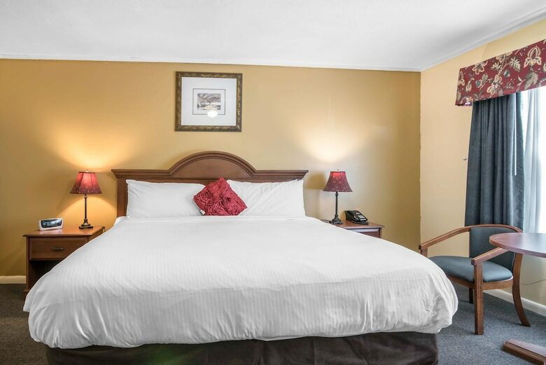 Motel Econo Lodge Inn & Suites