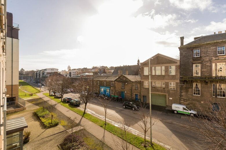 411 - Corinthian Quay Apartment