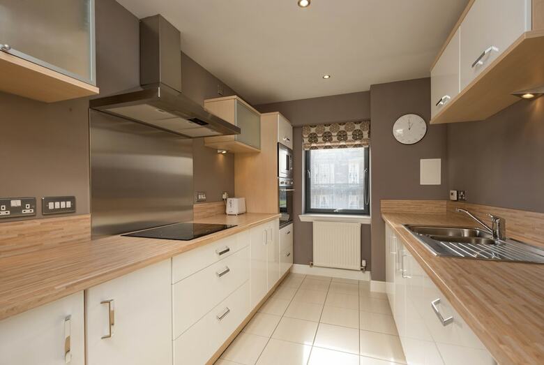 411 - Corinthian Quay Apartment