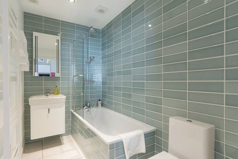 402 Dean Park Mews Apartment