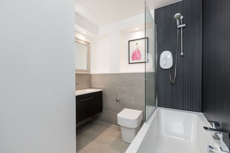 415 Huntingdon Place Apartment