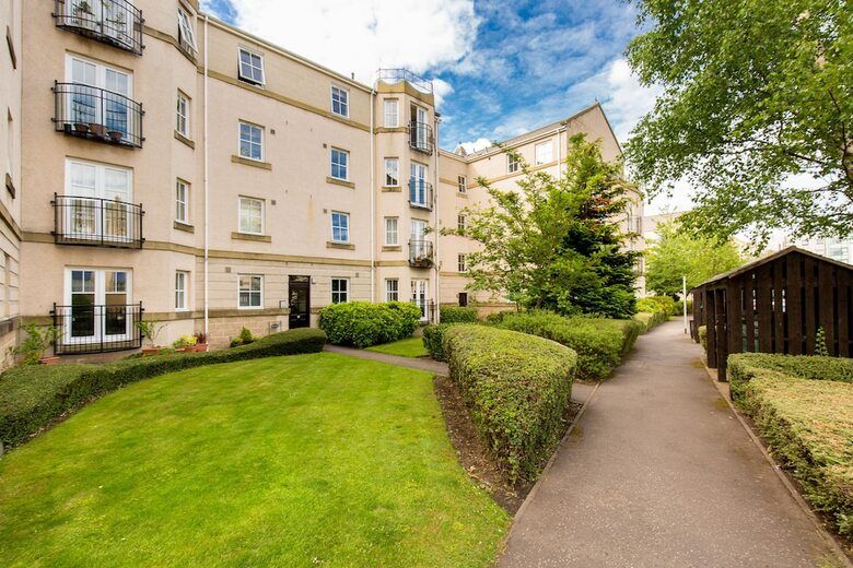 415 Huntingdon Place Apartment