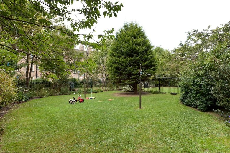380 Mardale Crescent Apartment