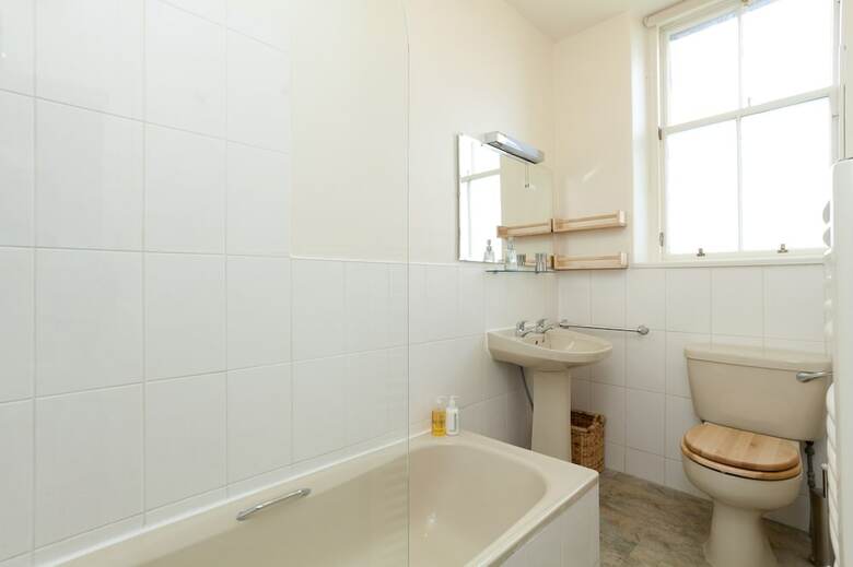 380 Mardale Crescent Apartment
