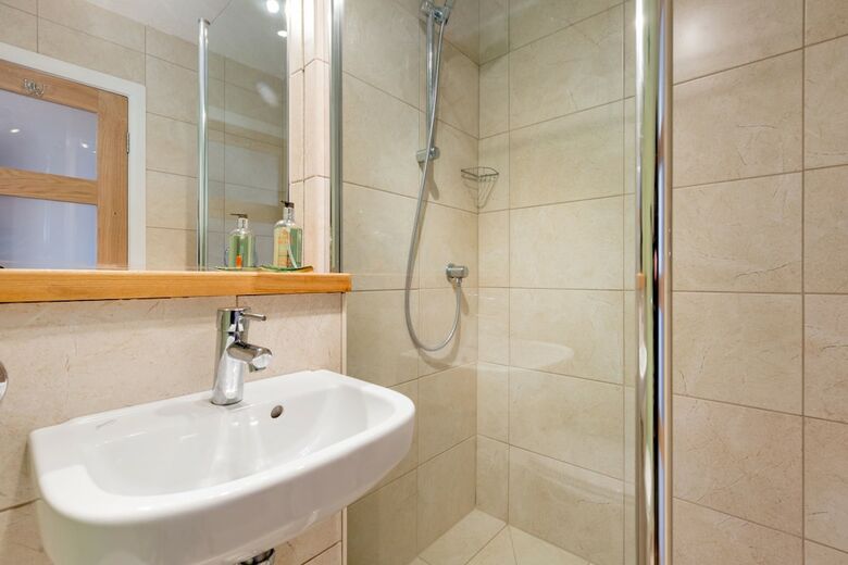 409 Boat Green Apartment