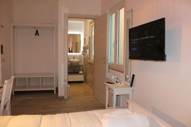 Roman Sunrise Rooms