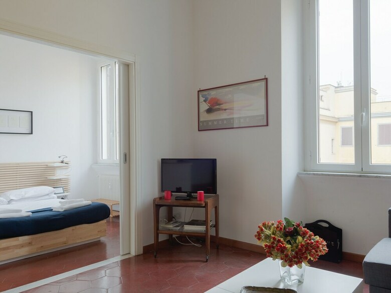 Rsh Bright Vatican Apartment